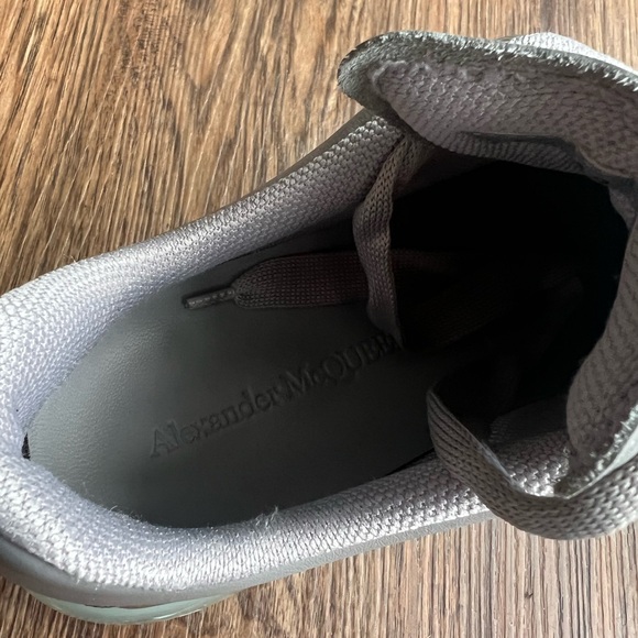 Alexander McQueen Oversized Iridescent sneakers EU 41 - Picture 8 of 9